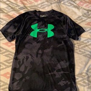 🔹Under Armour tee🔹